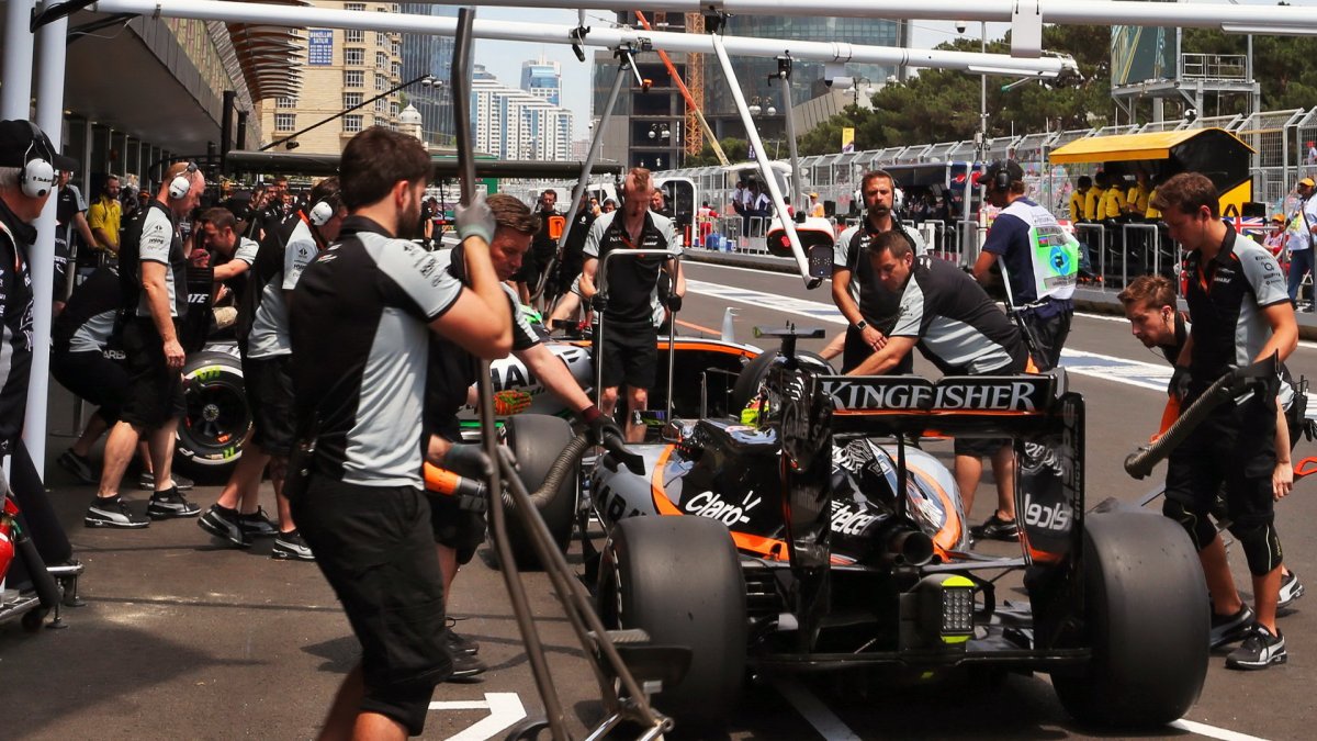 Sergio Pérez při tréninku v Baku