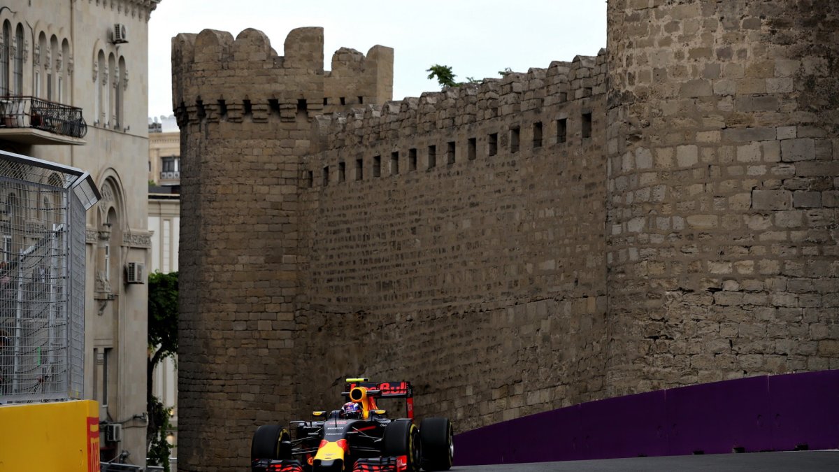 Max Verstappen při tréninku v Baku