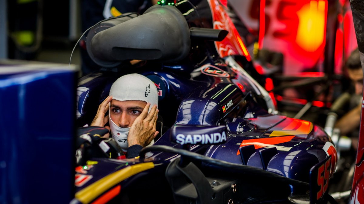 Carlos Sainz při tréninku v Baku