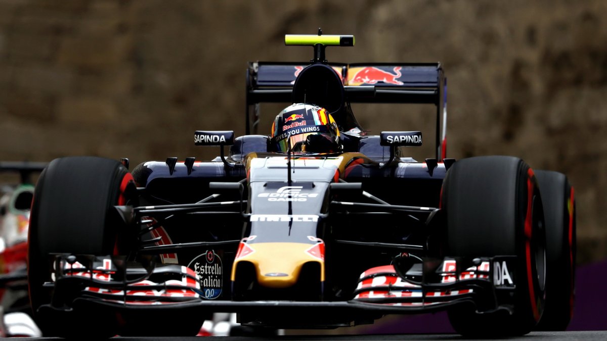 Carlos Sainz při tréninku v Baku