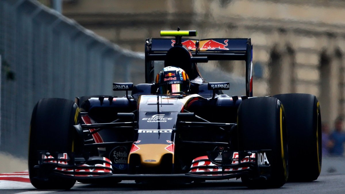 Carlos Sainz při tréninku v Baku