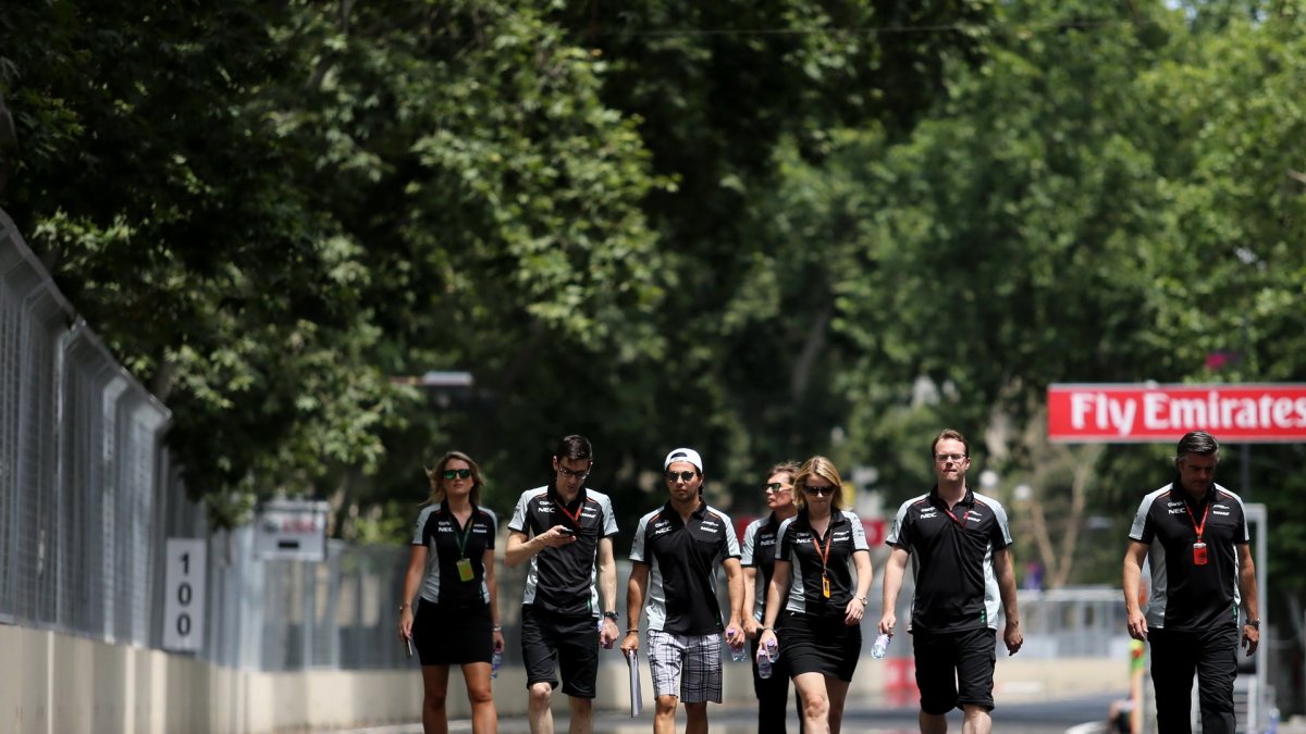 Sergio Pérez se seznamuje s tratí v Baku