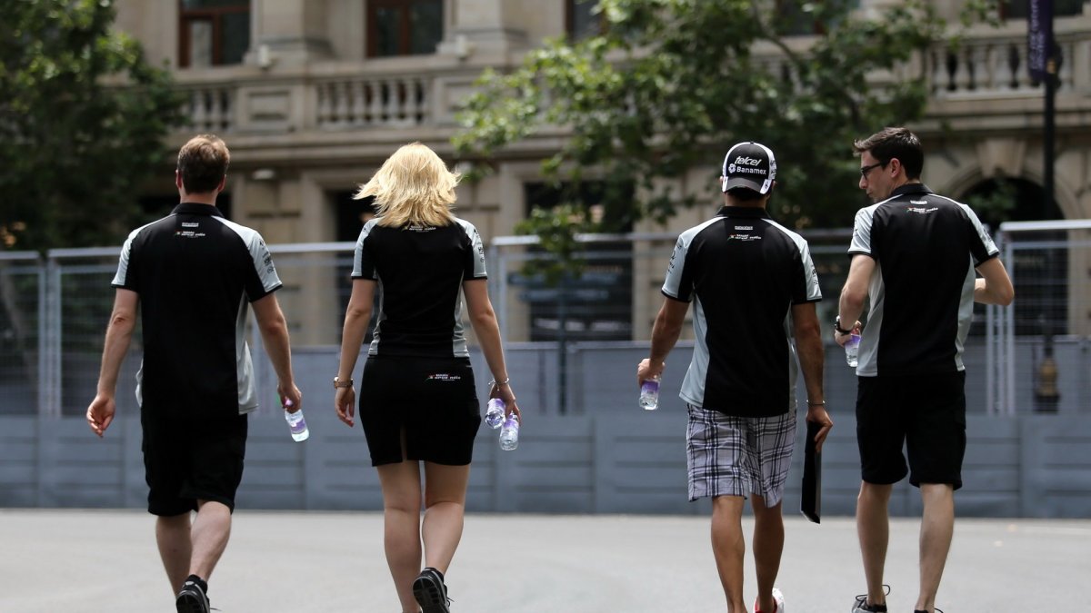 Sergio Pérez se seznamuje s tratí v Baku