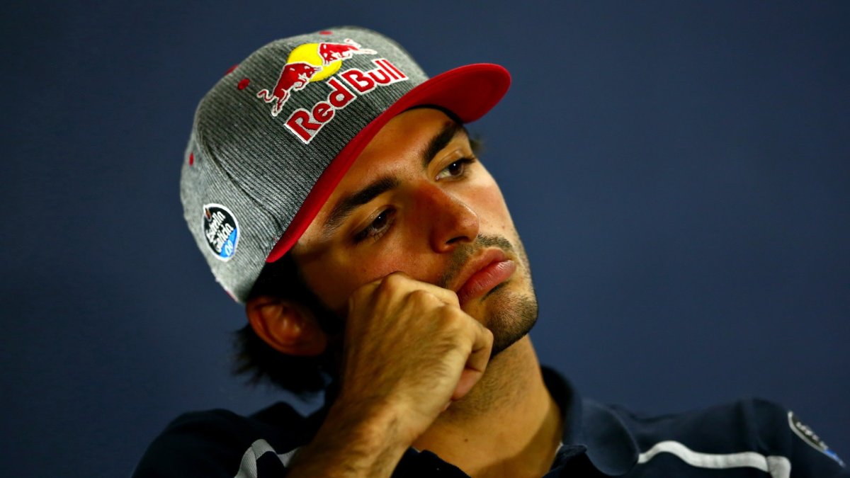 Carlos Sainz na tiskovce v Baku