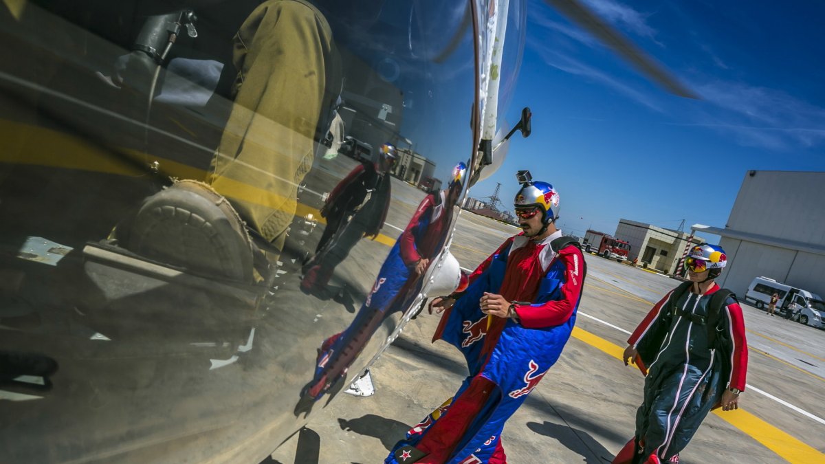 Red Bull a jeho seskok na wingsuit nad okruhem v Baku