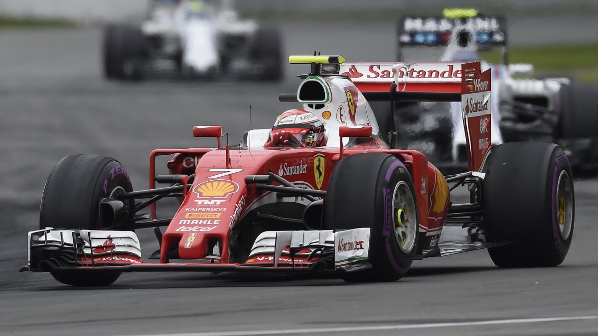 Kimi Räikkönen v závodě v Kanadě