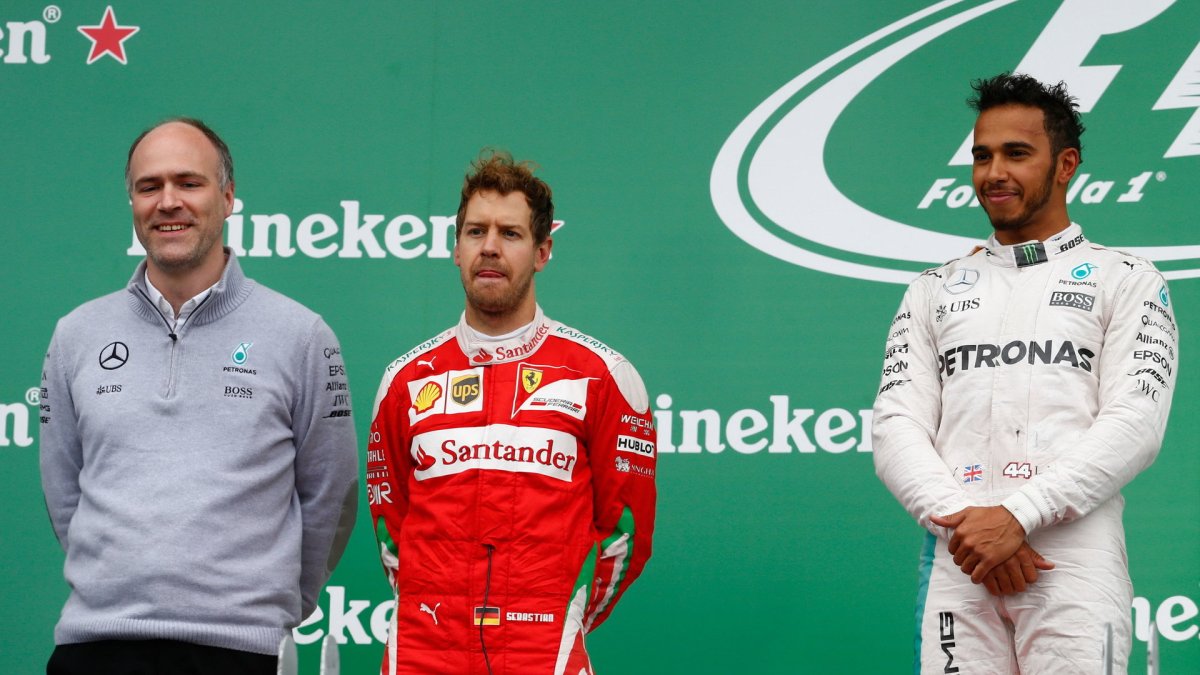 Sebastian Vettel a Lewis Hamilton na stupních vítězů po závodě v Kanadě