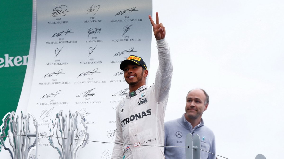 Lewis Hamilton jako vítěz závodu v Kanadě
