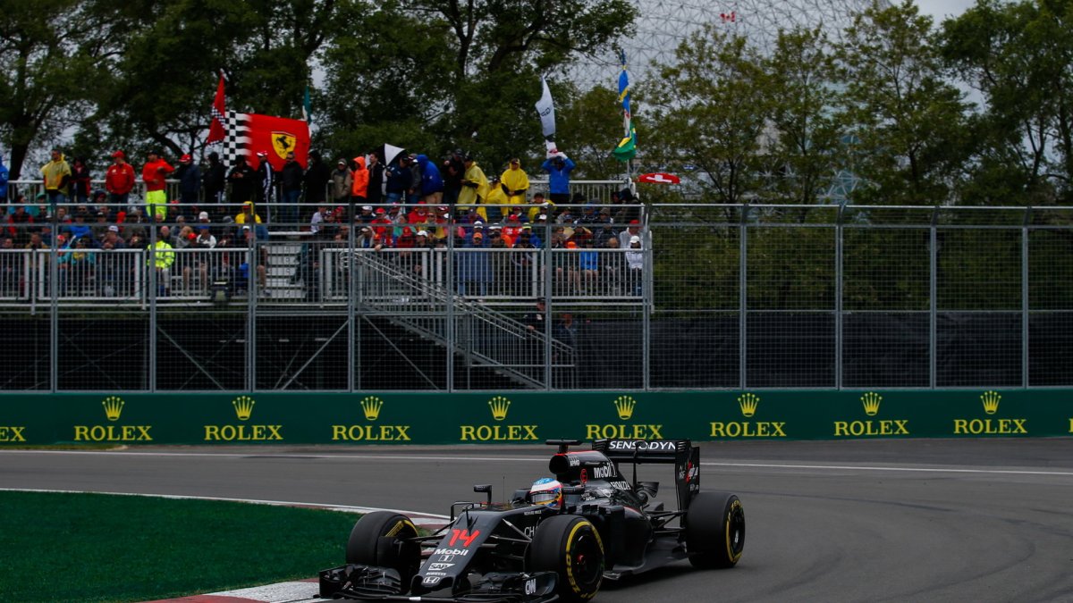 Fernando Alonso v závodě v Kanadě