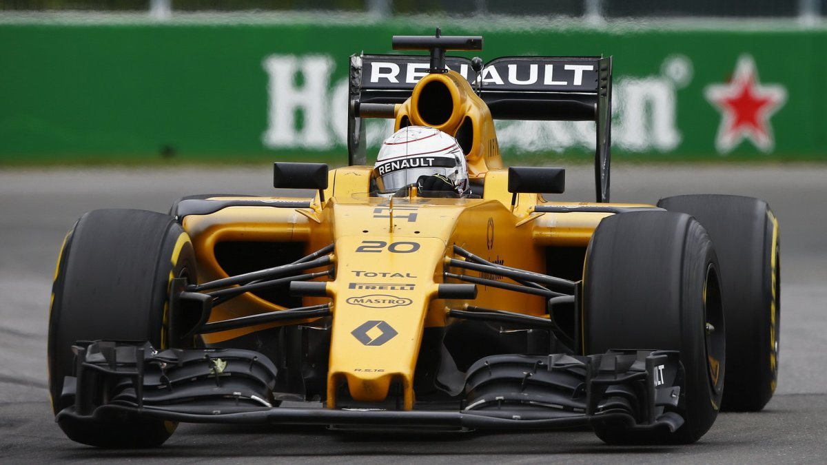 Kevin Magnussen v závodě v Kanadě