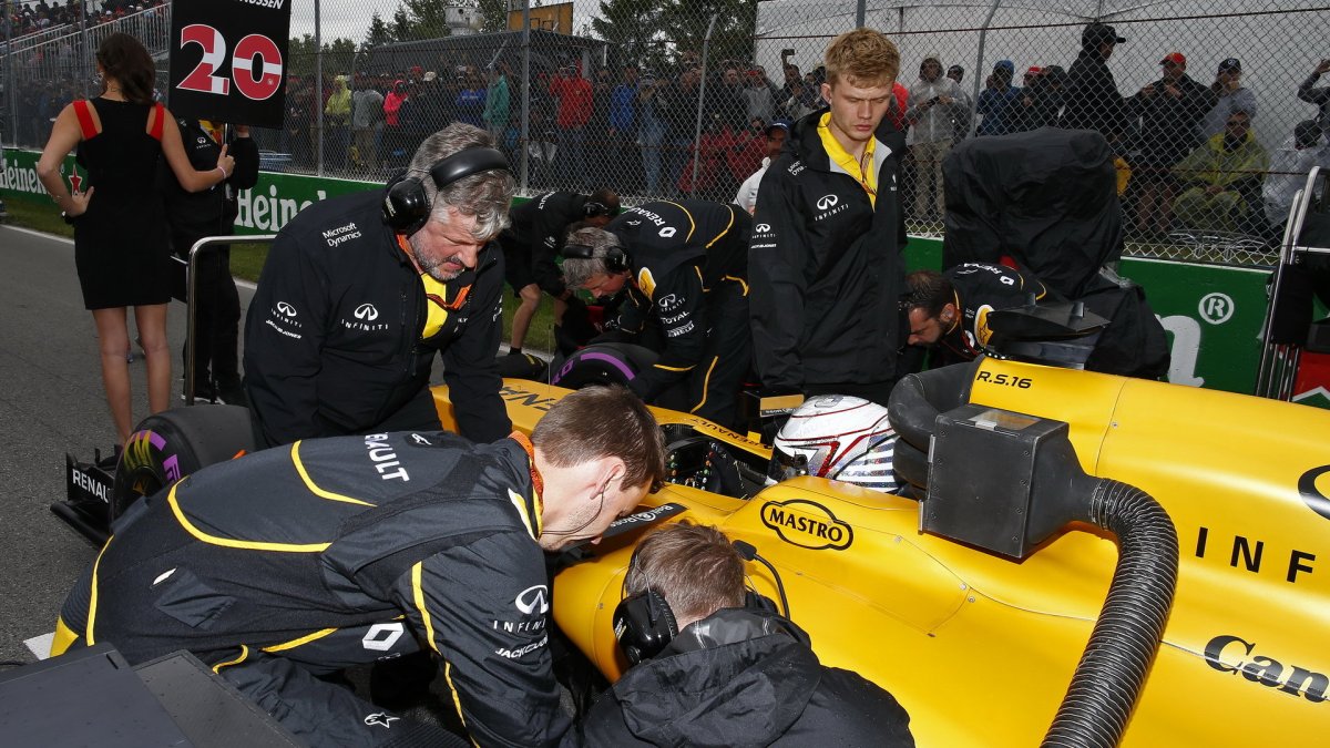 Kevin Magnussen před závodem v Kanadě