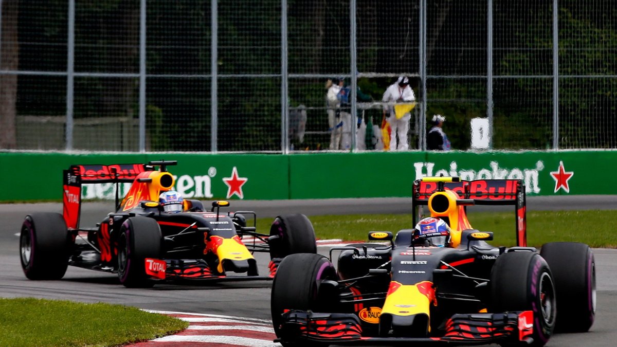Daniel Ricciardo má s Maxem Verstappenem větší starosti než měl s Kvjatem nebo Vettelem