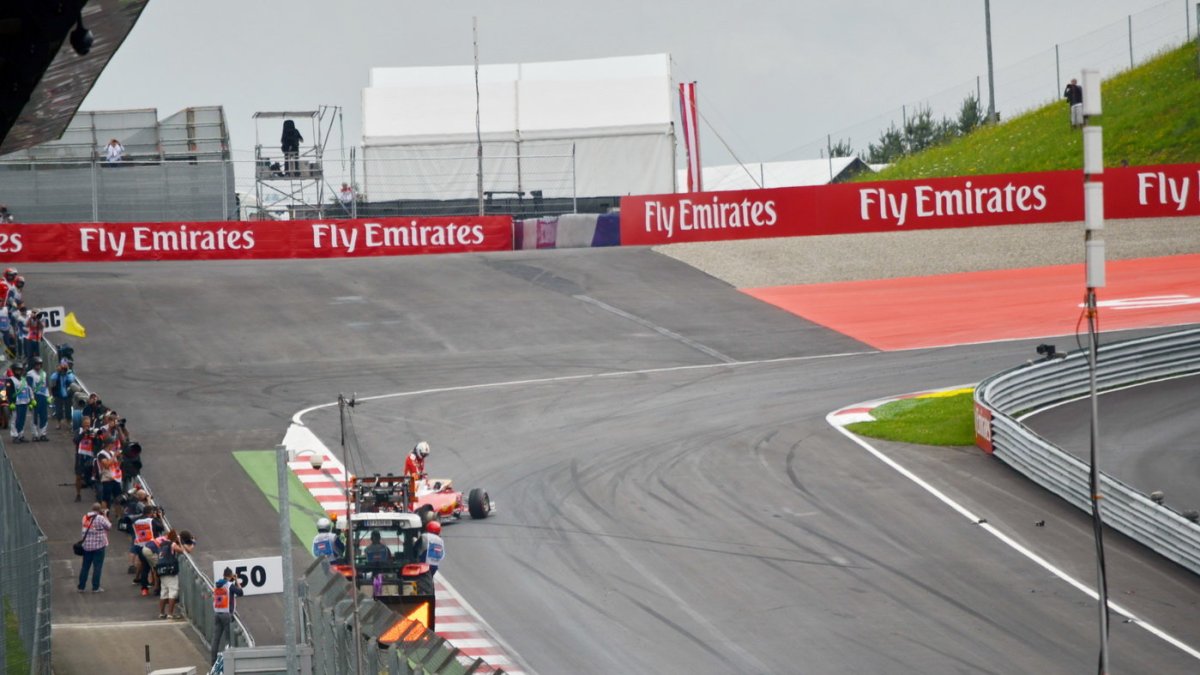 Ferrari Sebastiana Vettela po defektu pneumatiky při GP Rakouska (Red Bull Ring)