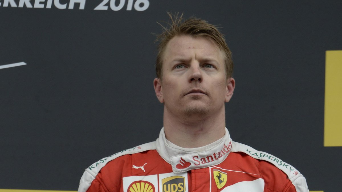 Kimi Räikkönen na pódiu po závodě na Red Bull Ringu