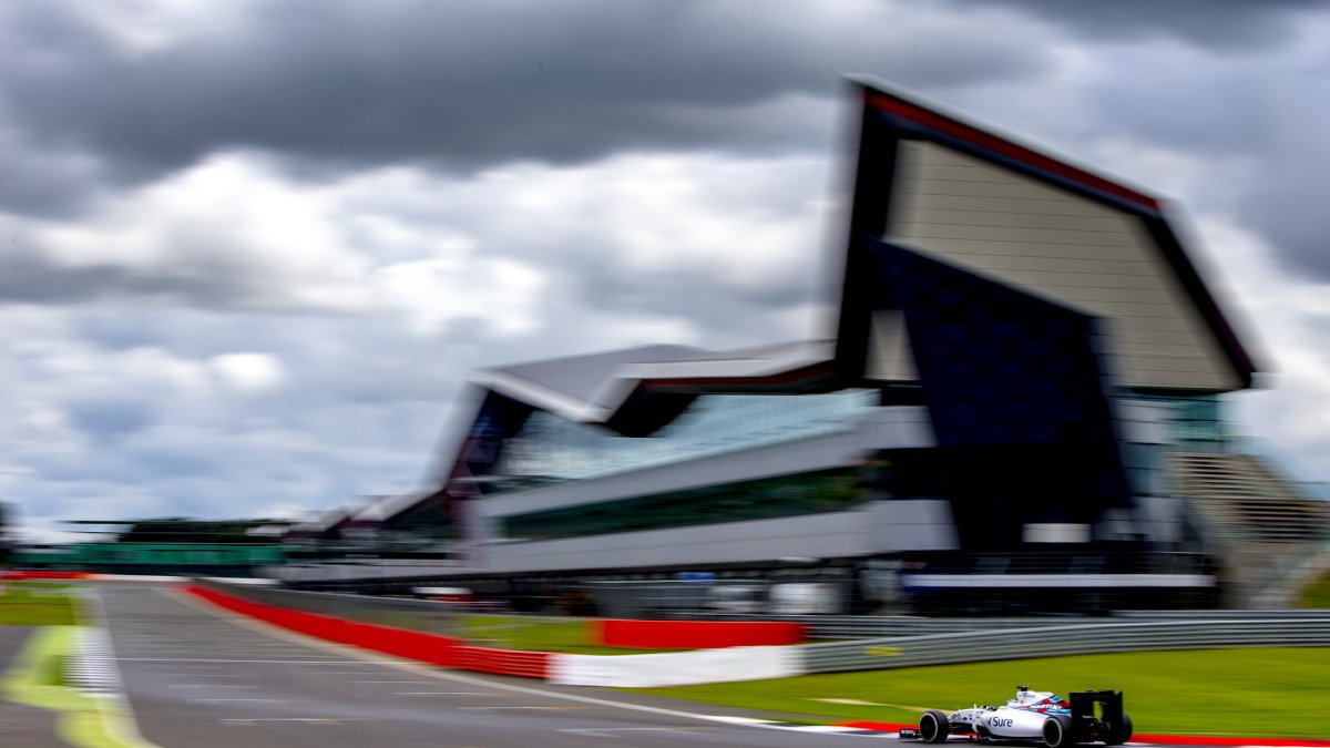 Valtteri Bottas s Williamsem FW38 druhý den testů v Silverstone