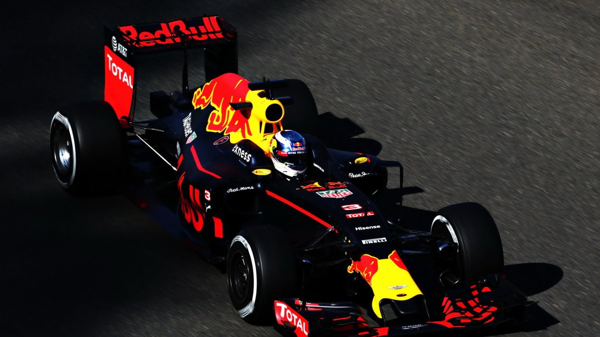 Daniel Ricciardo při pátečním tréninku v Belgii