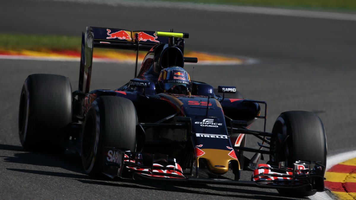 Carslo Sainz při pátečním tréninku v Belgii