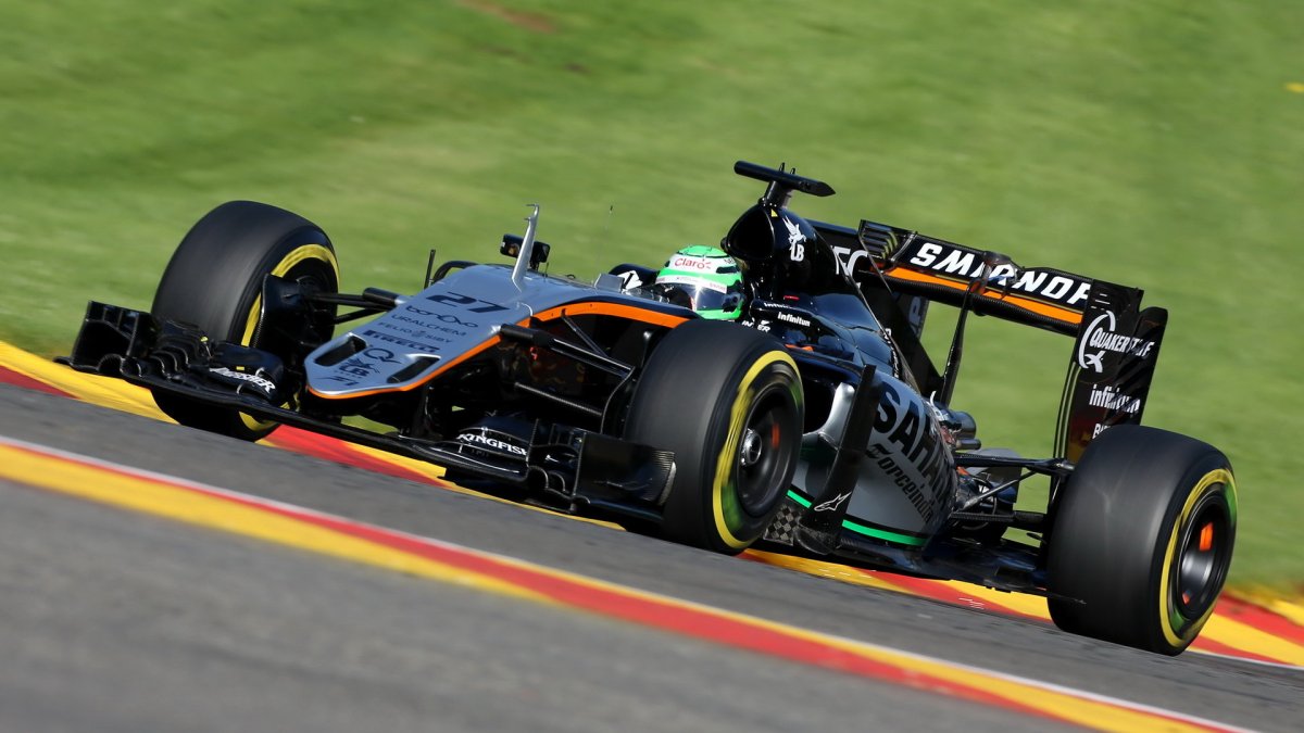 Nico Hülkenberg při pátečním tréninku v Belgii
