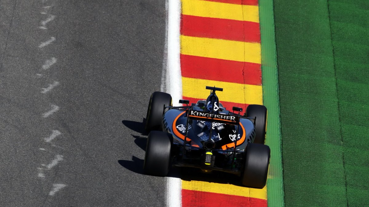 Nico Hülkenberg při pátečním tréninku v Belgii