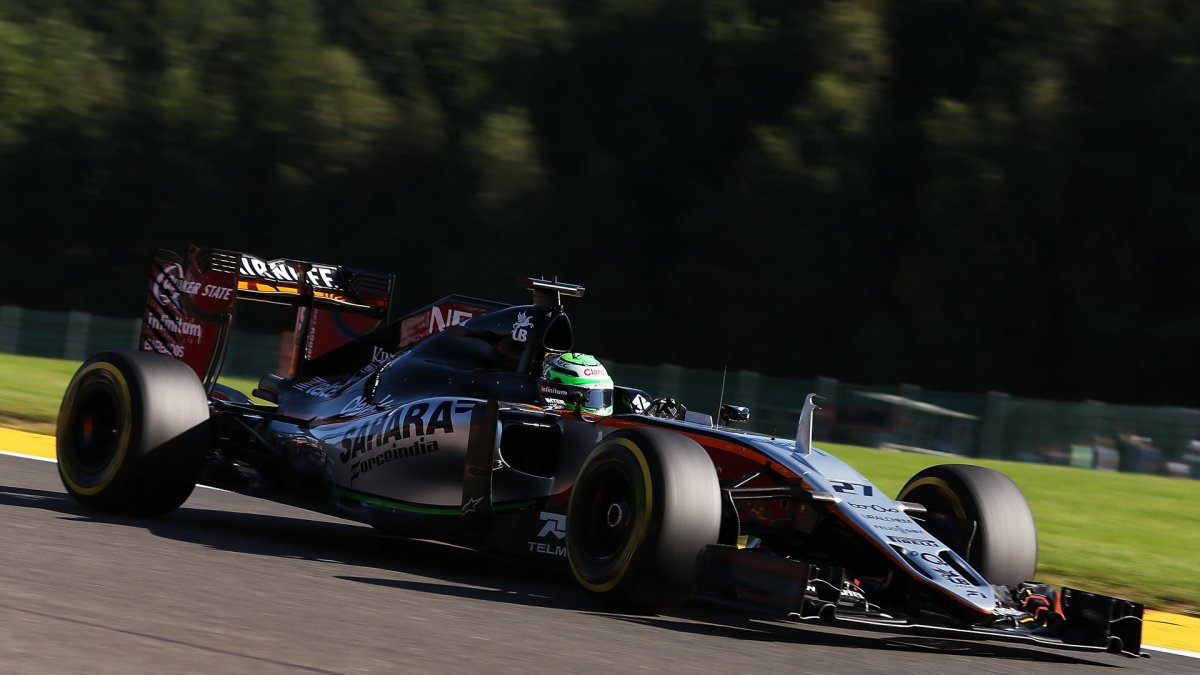 Nico Hülkenberg při pátečním tréninku v Belgii