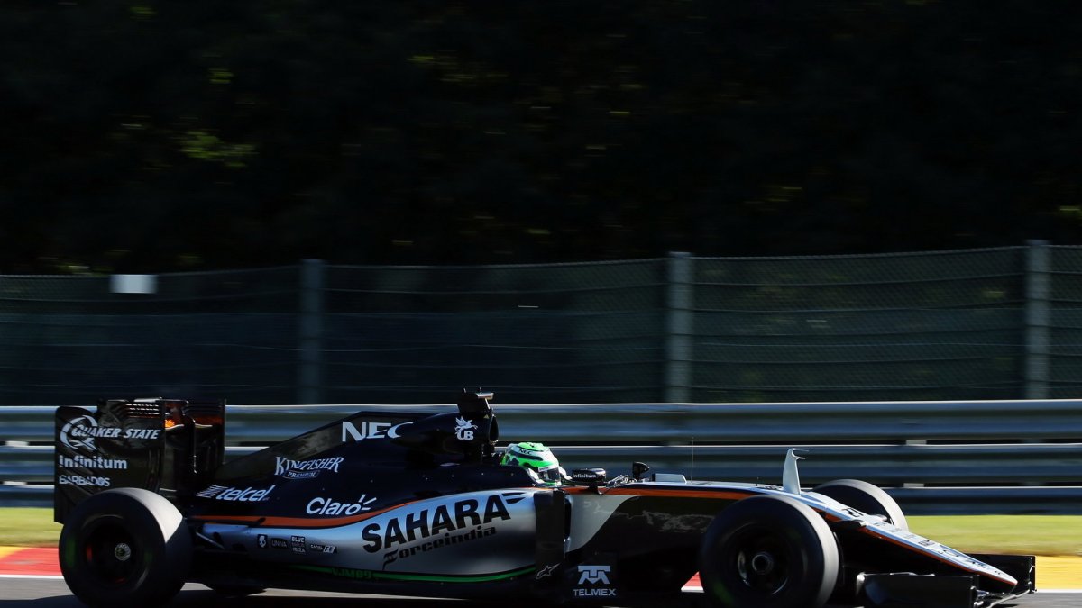 Nico Hülkenberg při pátečním tréninku v Belgii