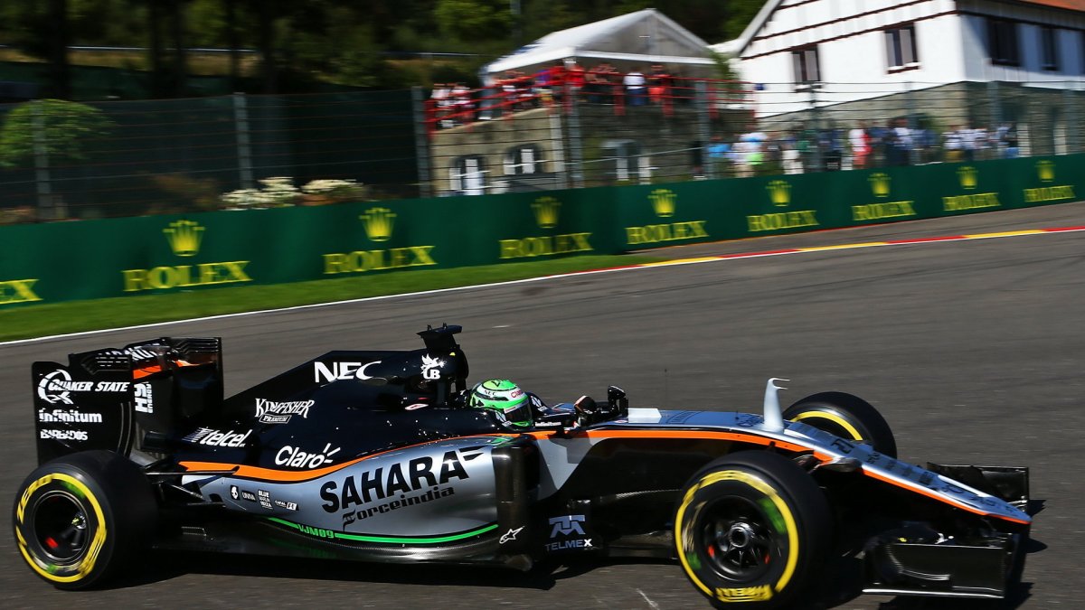 Nico Hülkenberg při pátečním tréninku v Belgii