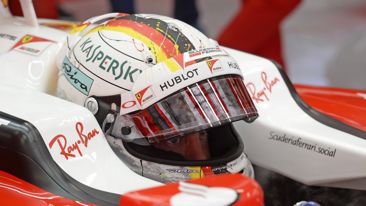 Sebastian Vettel při pátečním tréninku v Belgii