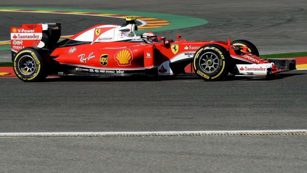 Kimi Räikkönen při pátečním tréninku v Belgii