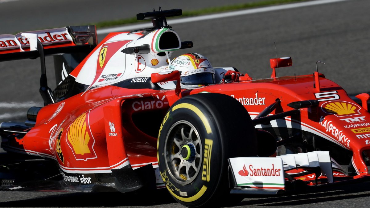 Sebastian Vettel při pátečním tréninku v Belgii