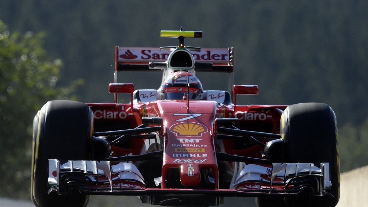 Kimi Räikkönen při pátečním tréninku v Belgii