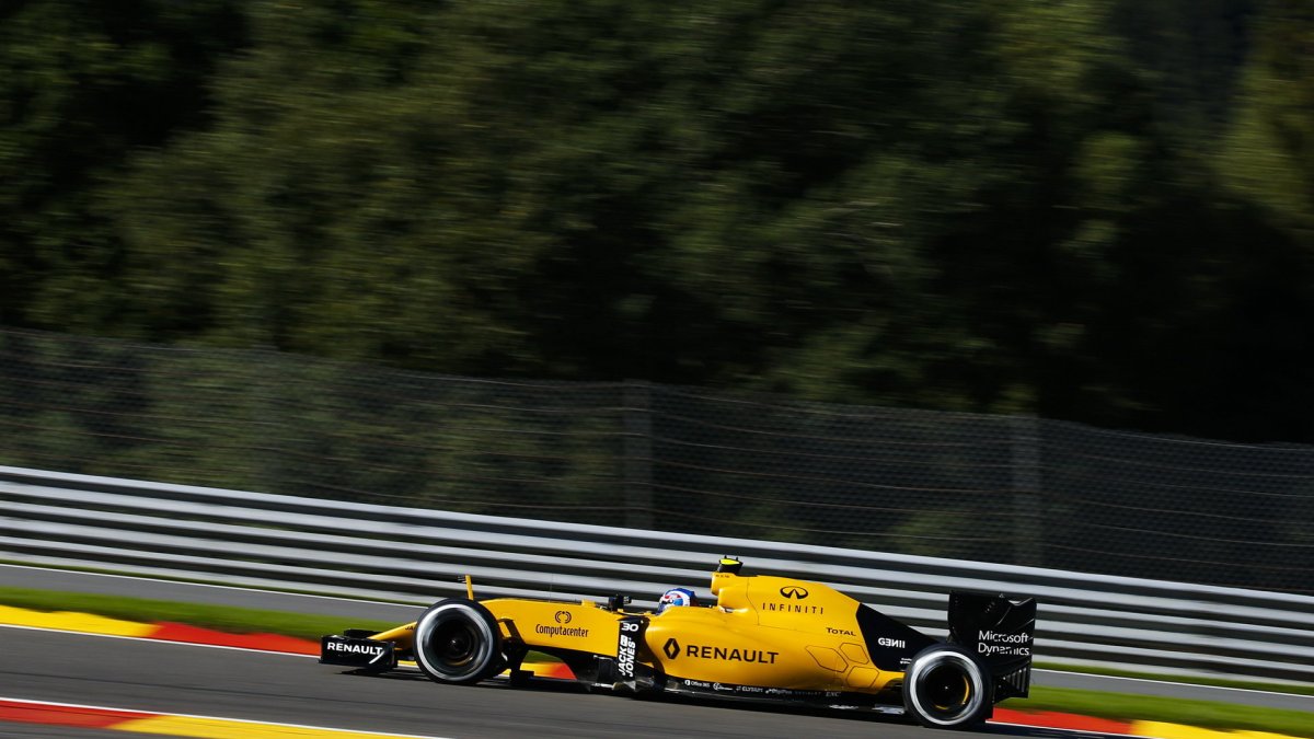 Jolyon Palmer při pátečním tréninku v Belgii