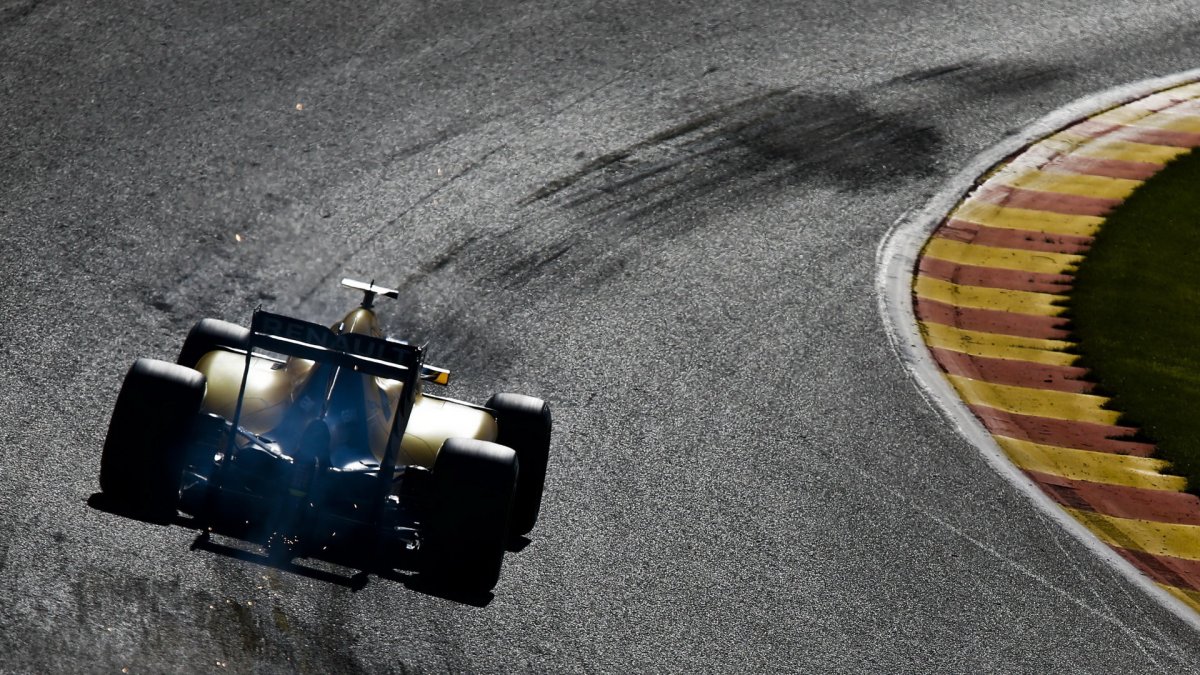 Jolyon Palmer při pátečním tréninku v Belgii