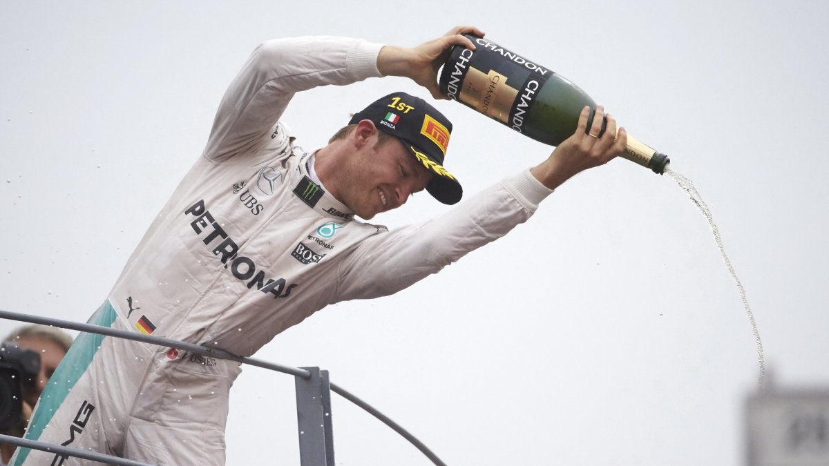 Nico Rosberg na pódiu po závodě na Monze