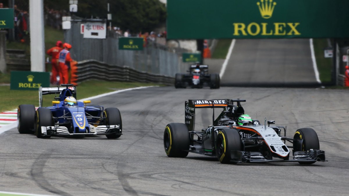 Nico Hülkenberg a Marcus Ericsson v závodě na Monze