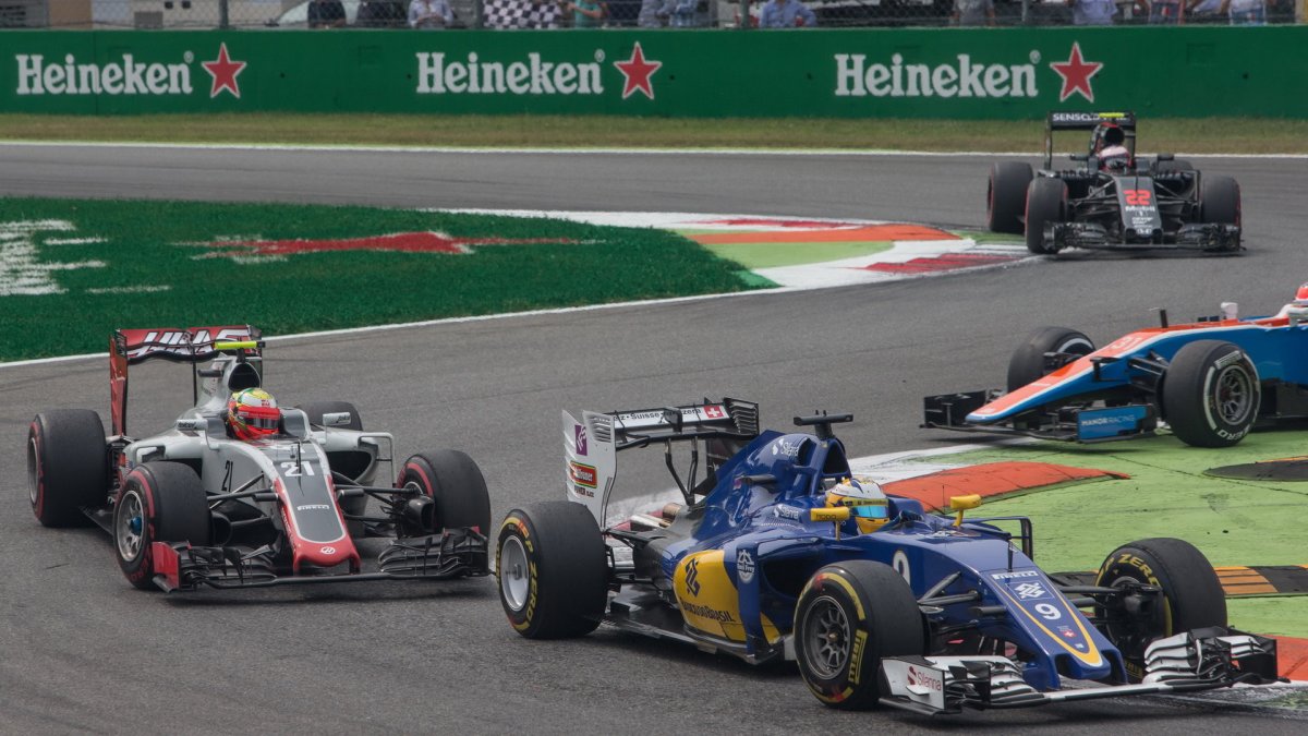 Marcus Ericsson a Esteban Gutiérrez v závodě na Monze