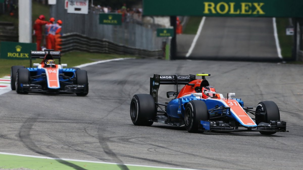 Esteban Ocon a Pascal Wehrlein v závodě na Monze