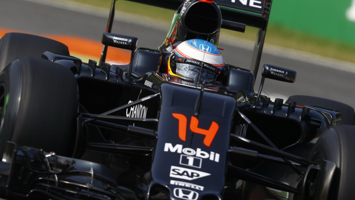 Fernando Alonso v kvalifikaci na Monze