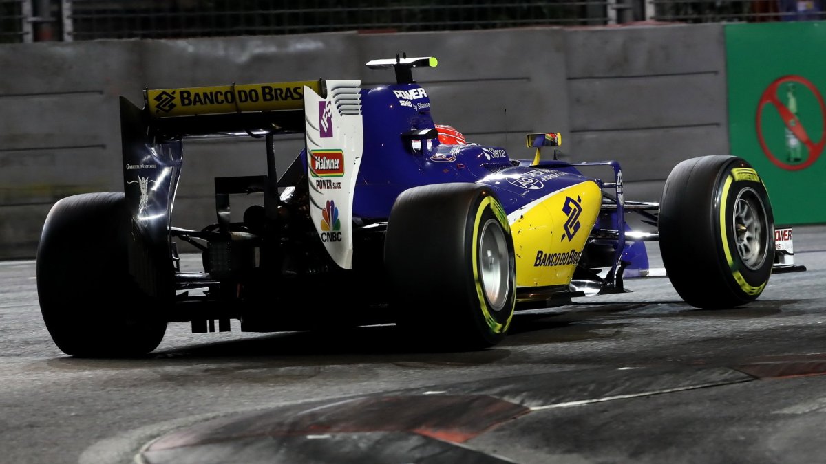 Felipe Nasr v závodě v Singapuru