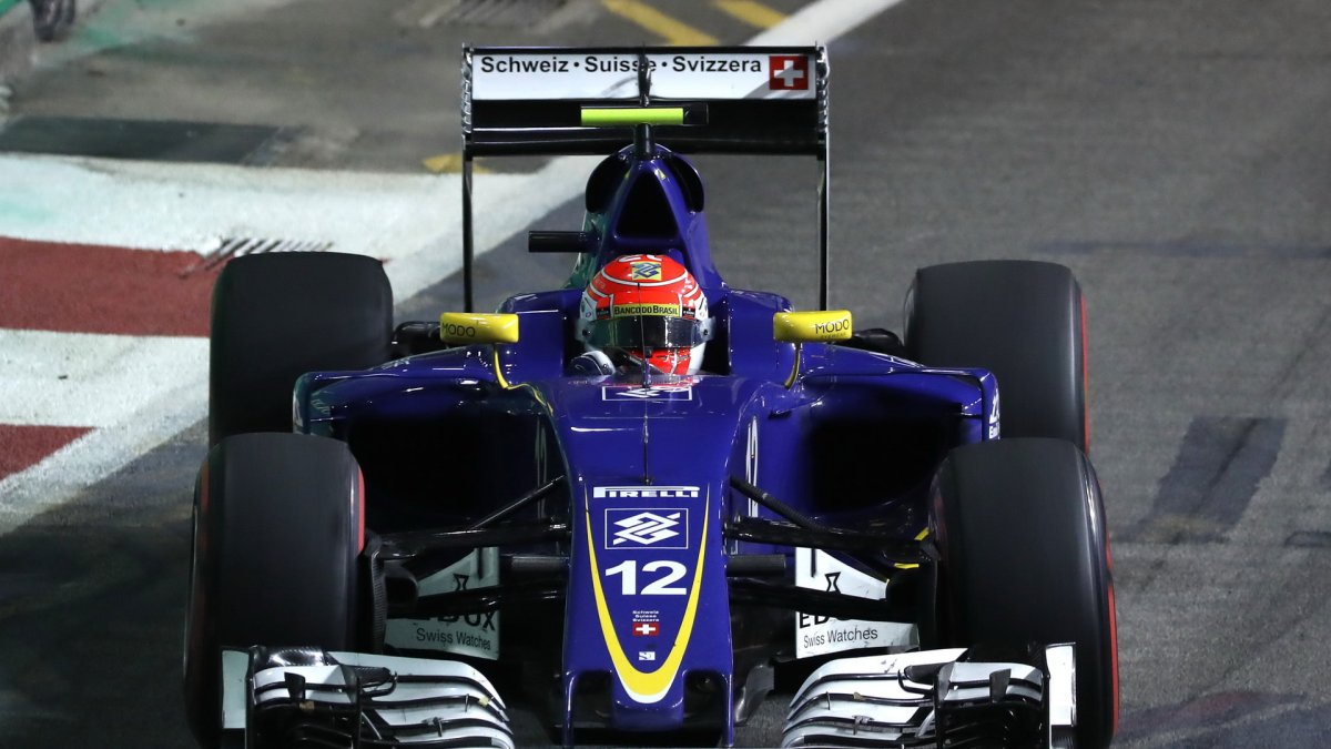 Felipe Nasr v závodě v Singapuru