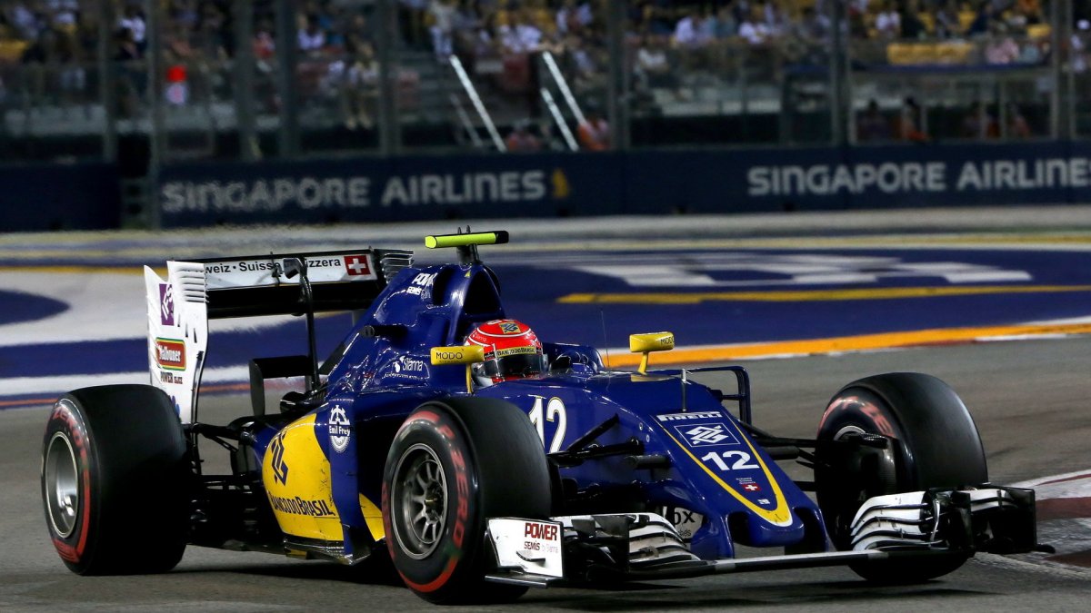 Felipe Nasr v závodě v Singapuru