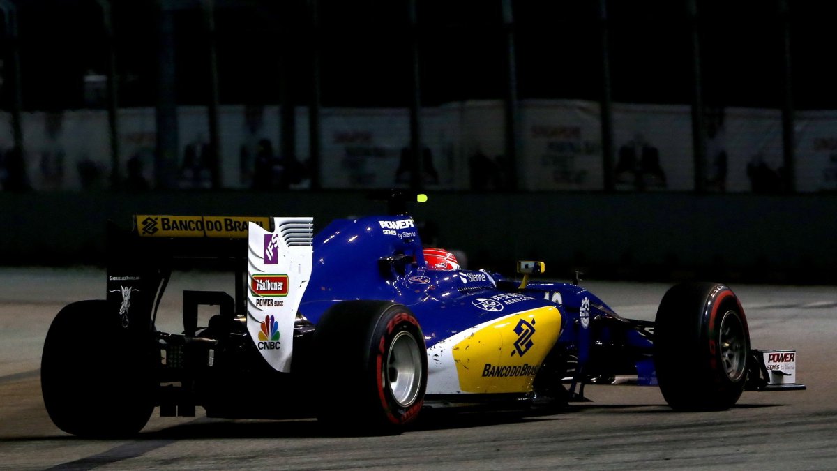 Felipe Nasr v závodě v Singapuru