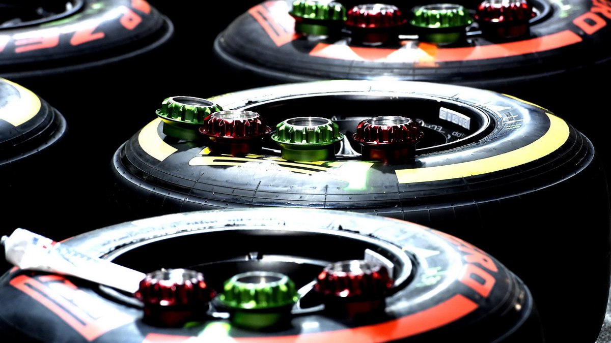 Pneumatiky Pirelli před závodem v Singapuru