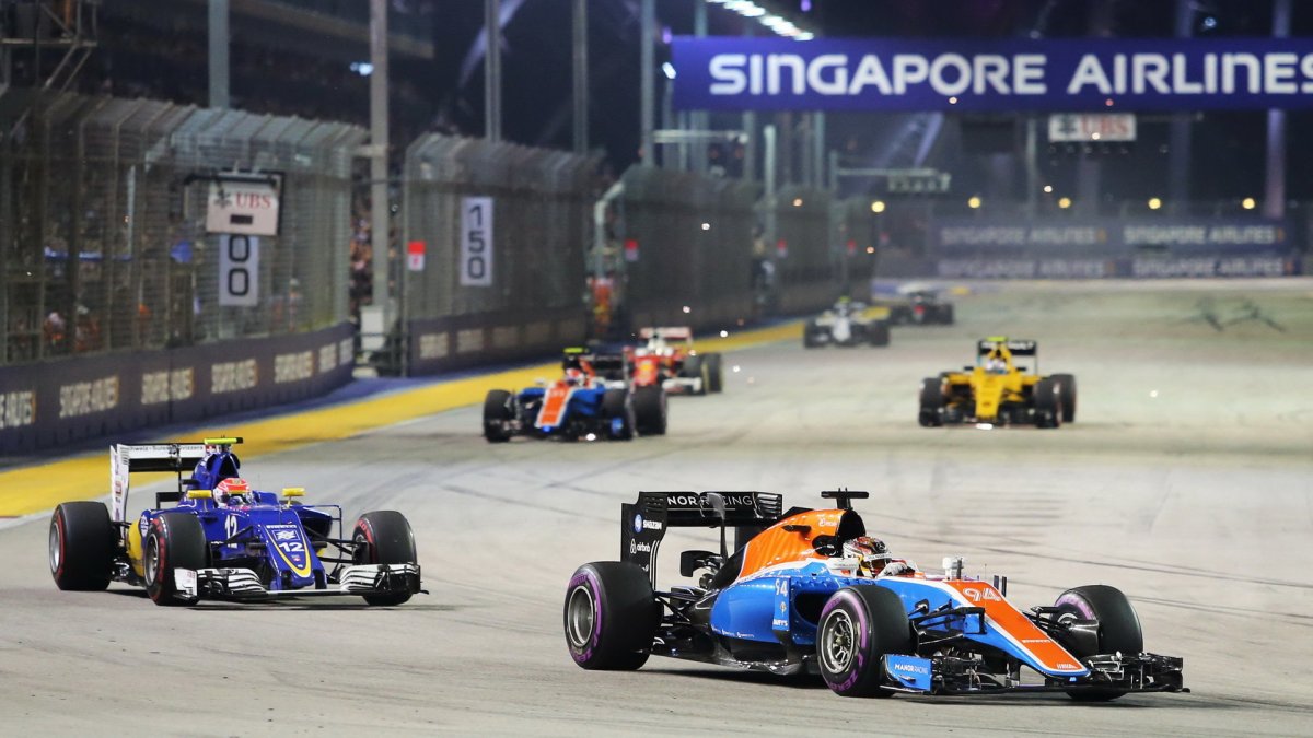 Pascal Wehrlein a Felipe Nasr v závodě v Singapuru