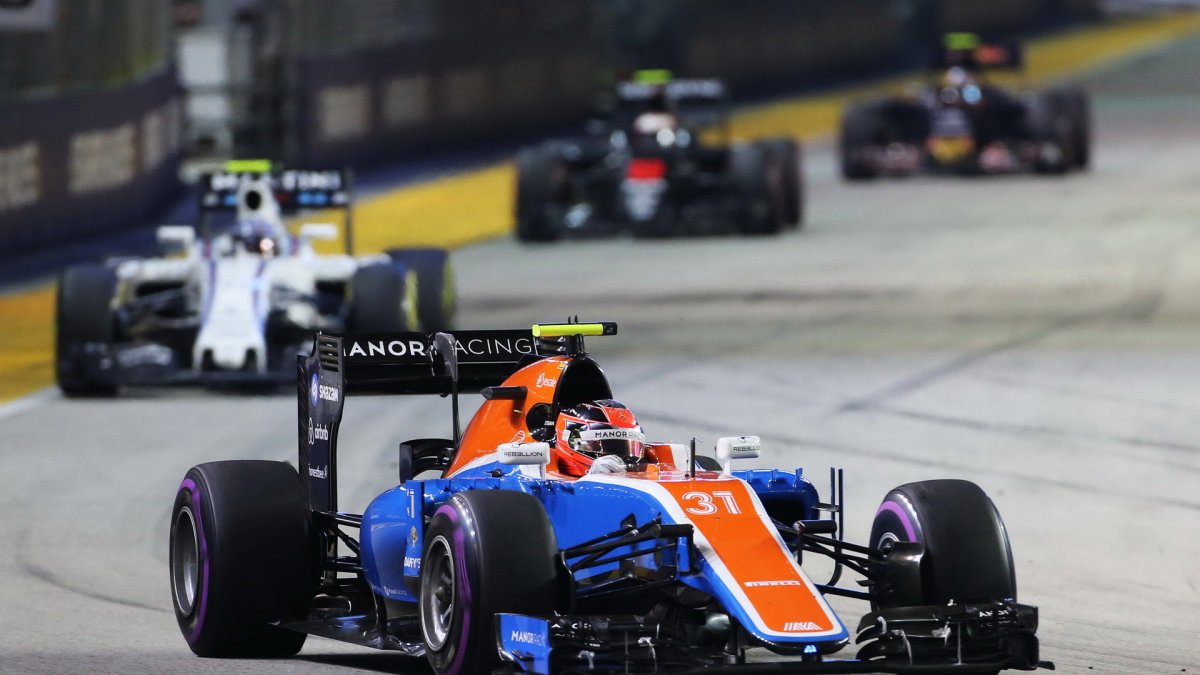 Esteban Ocon v závodě v Singapuru