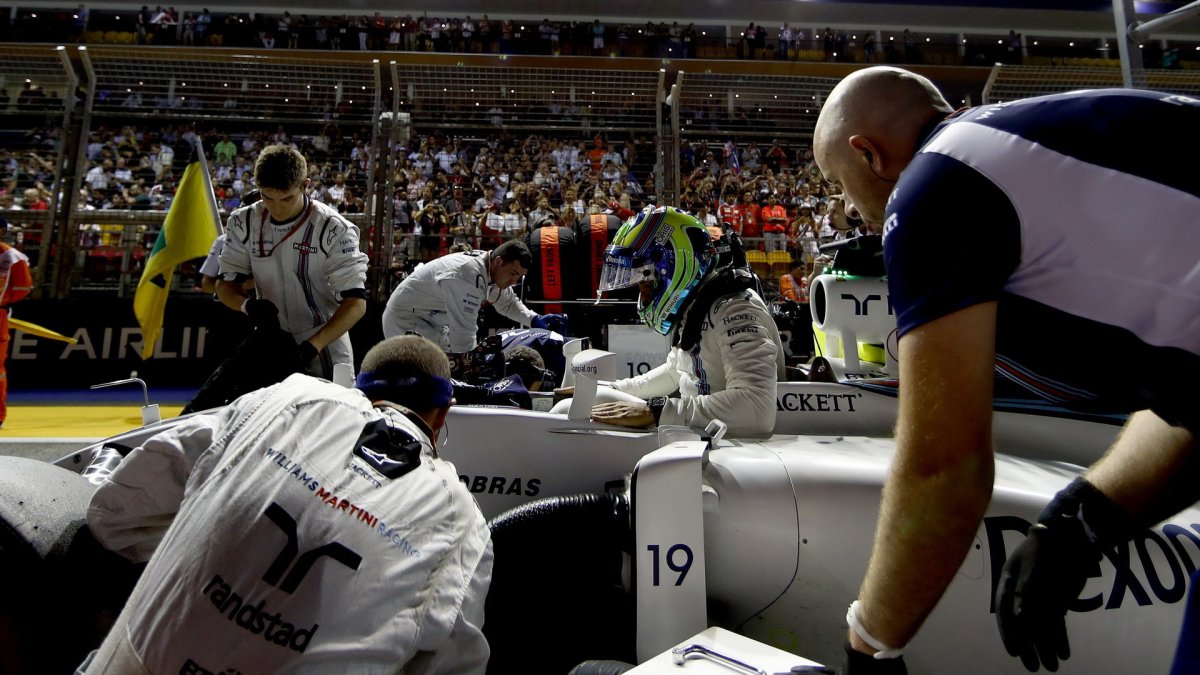 Felipe Massa před závodem v Singapuru