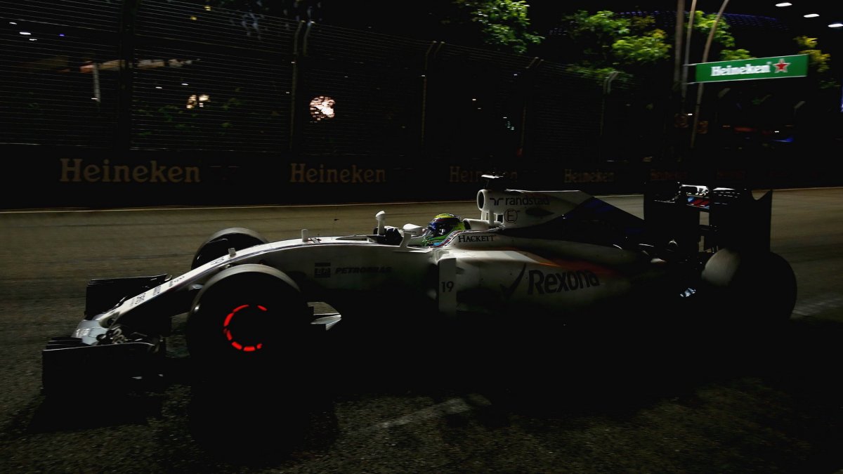 Felipe Massa a jeho žhavé brzdové kotouče v závodě v Singapuru