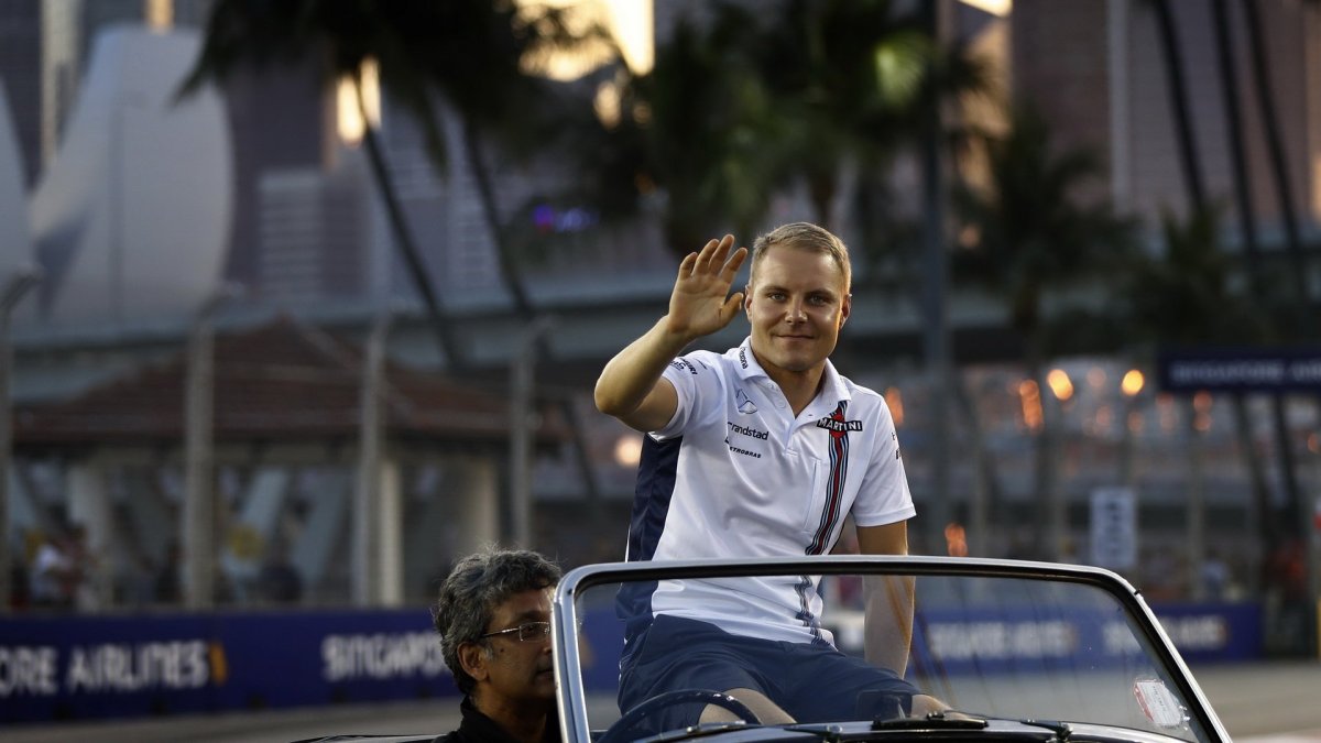 Valtteri Bottas při prezentaci před závodem v Singapuru