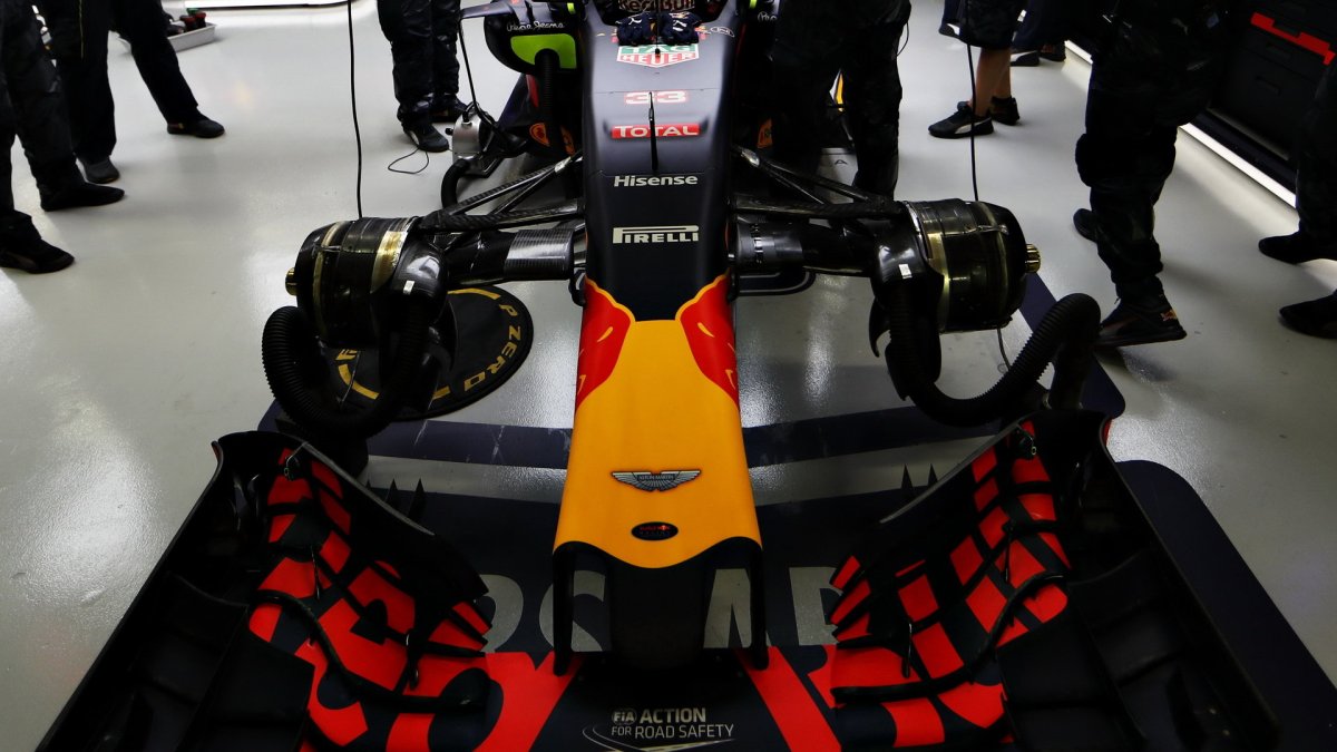 Přední křídlo vozu Red Bull RB12 - Renault v Singapuru