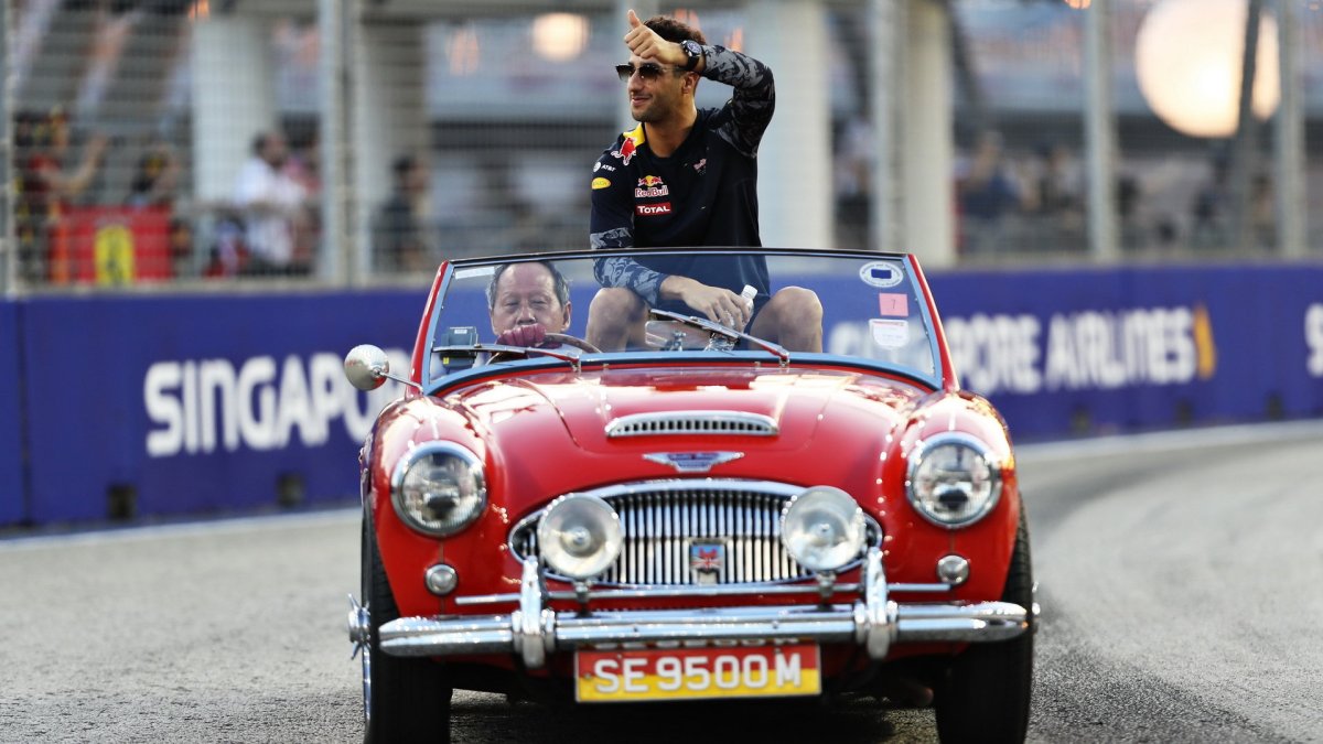 Daniel Ricciardo při prezentaci před závoden v Singapuru