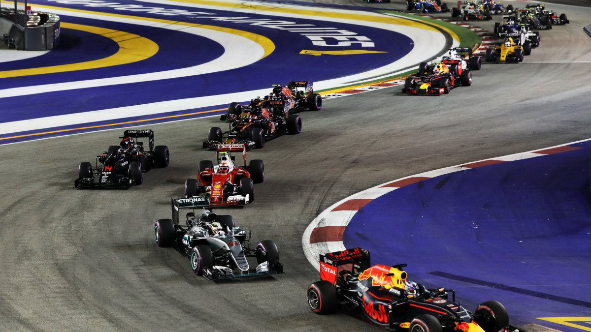 Po startu v závodě v Singapuru